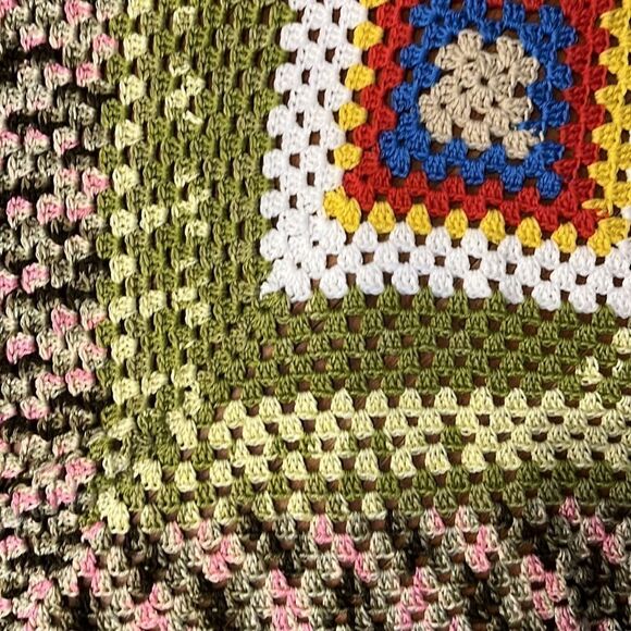 Beautiful vintage granny square blanket throw handmade colorful 38 inch square - Picture 10 of 11
